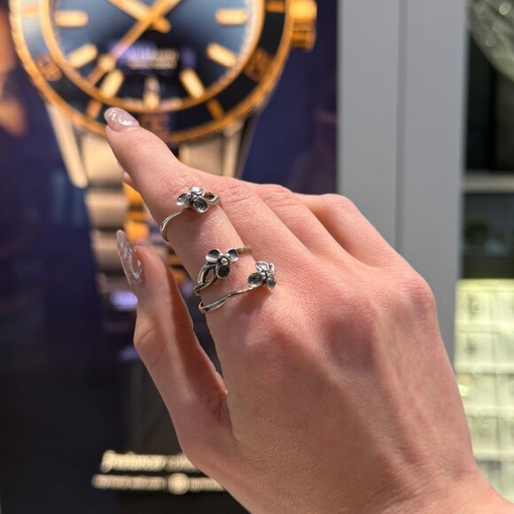 Vintage Sterling Silver Flower Ring - Picture 10 of 11